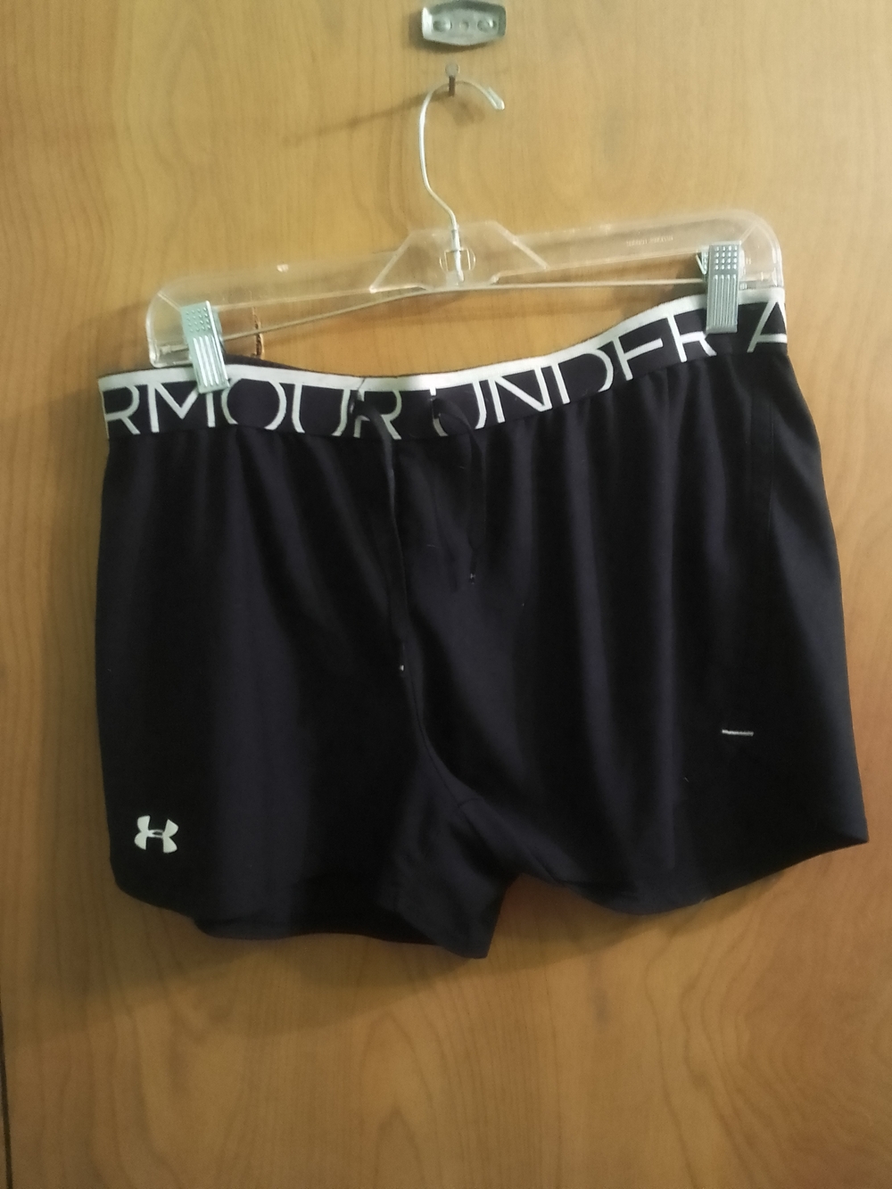 Under Armour Women’s Black Loose Heat‎ Gear Size Large Athletic Shorts
